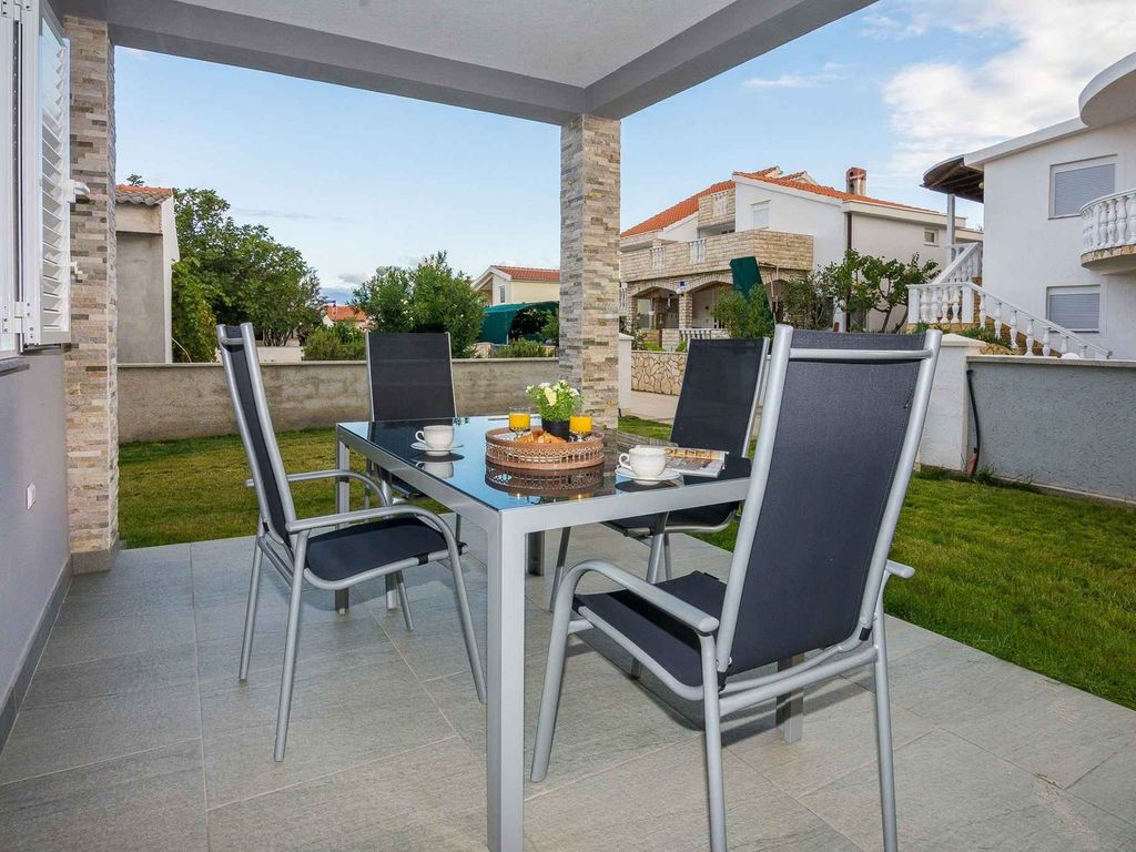 Ferienwohnung mit Terrasse und Grill