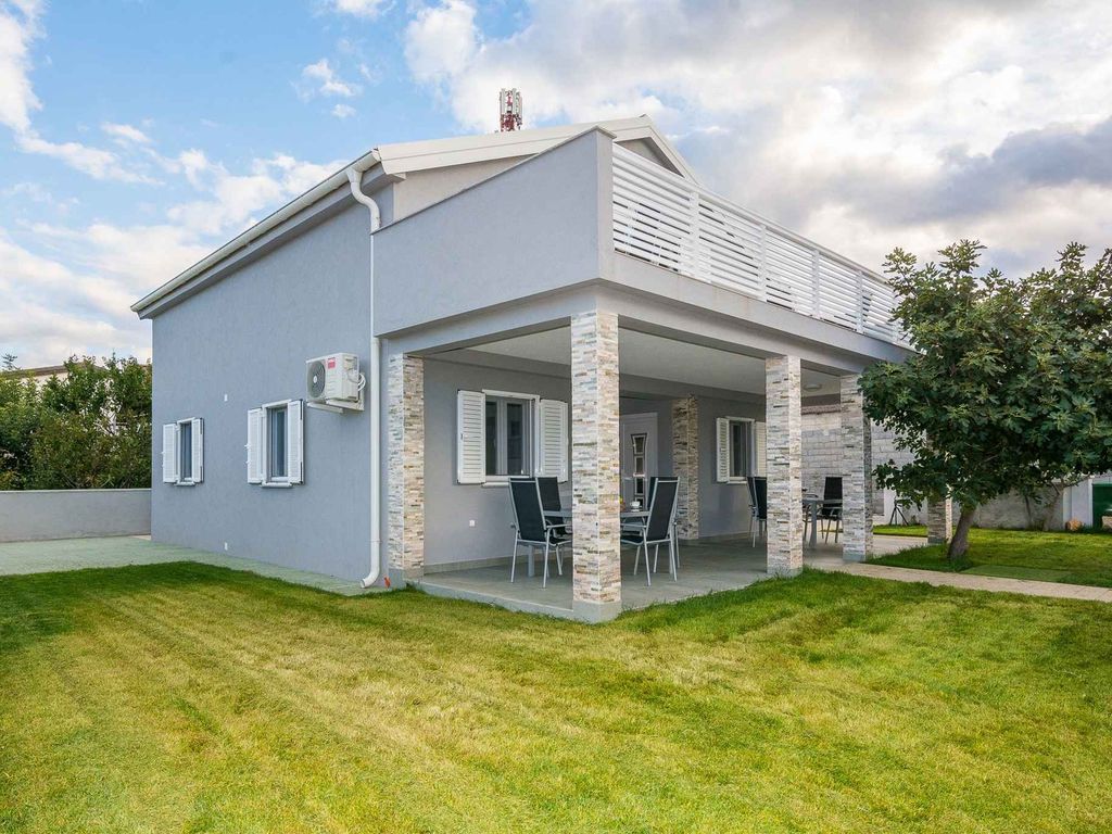 Ferienwohnung mit Terrasse und Grill