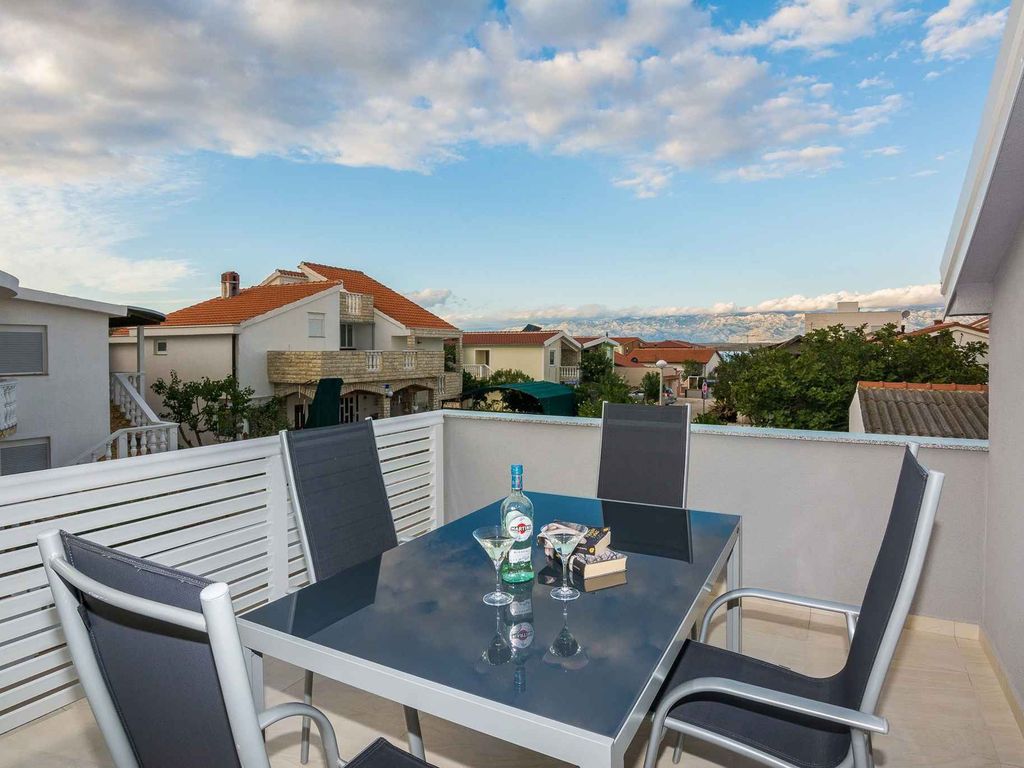 Ferienwohnung mit Klimaanlage und Balkon