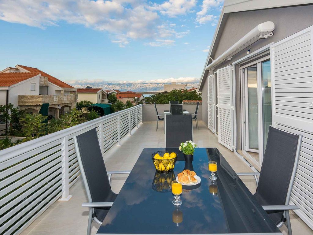 Ferienwohnung mit Klimaanlage und Balkon