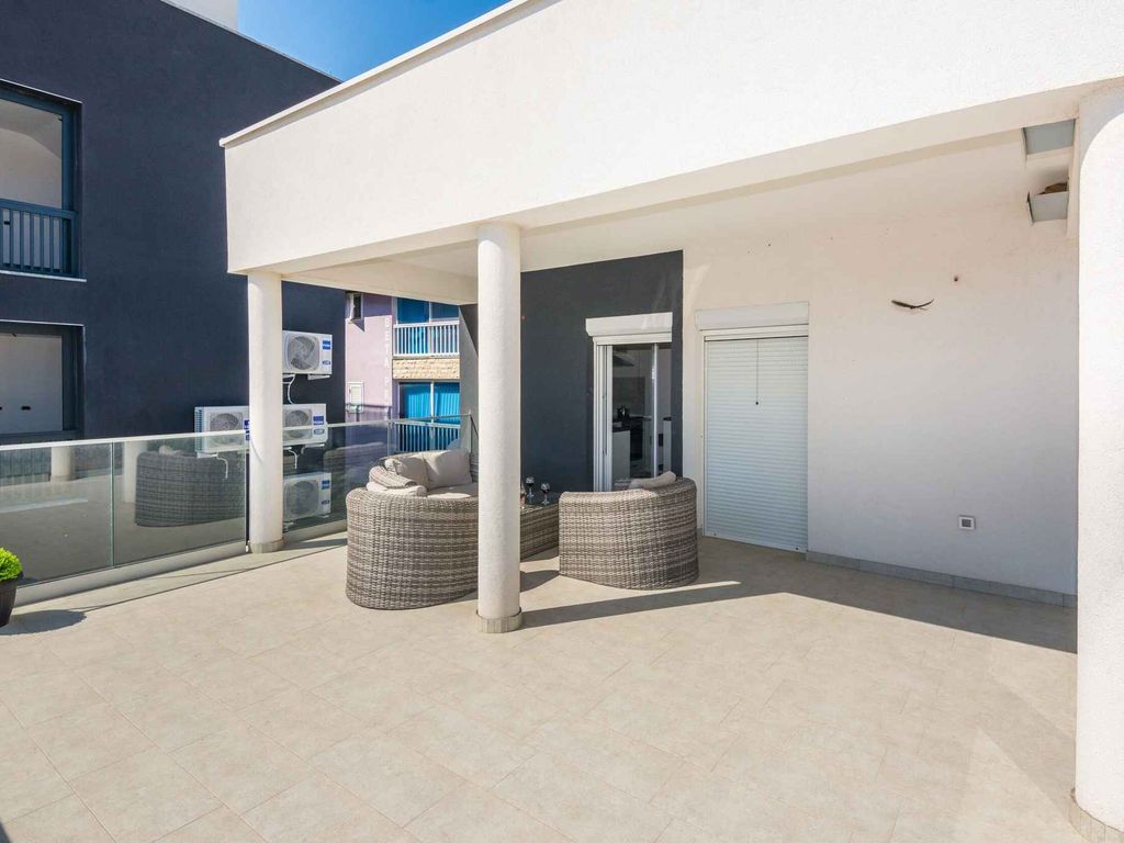 Ferienwohnung mit Klimaanlage und Balkon