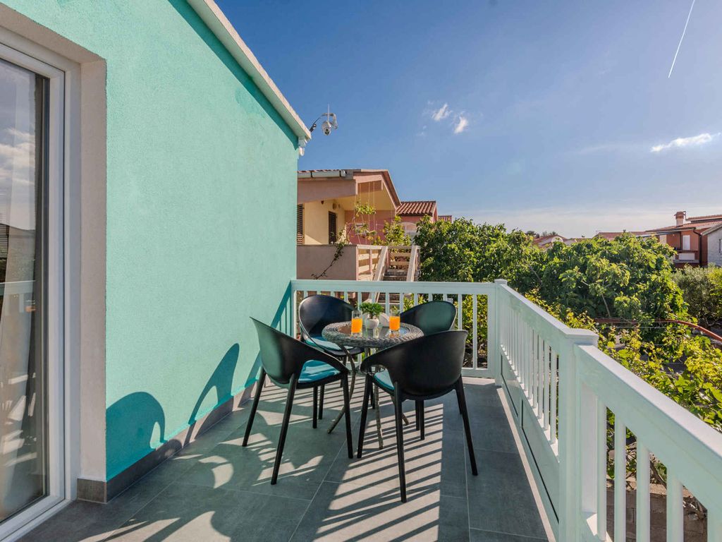 Ferienwohnung mit Balkon und Parkplatz