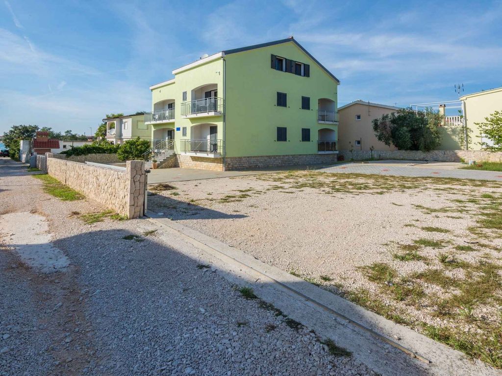 Ferienwohnung mit Klimaanlage und Balkon