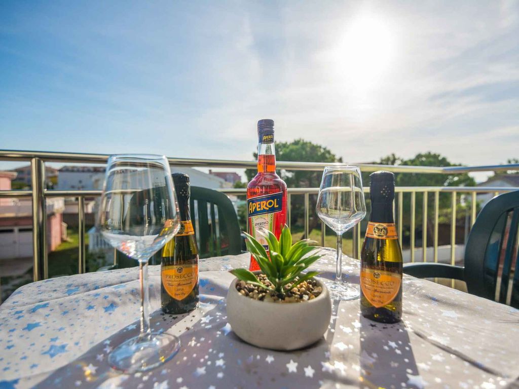 Ferienwohnung mit Balkon, Meerblick und Grillmöglichkeit