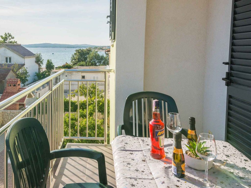 Ferienwohnung mit Balkon, Meerblick und Grillmöglichkeit