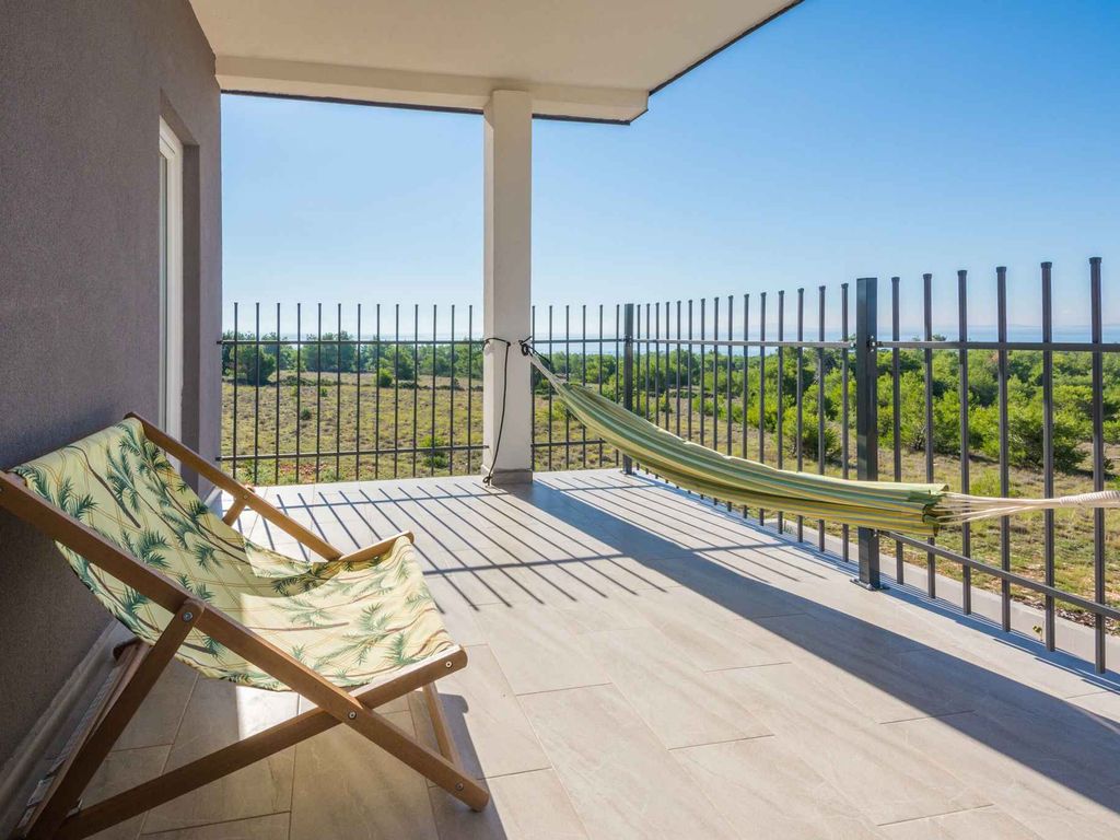 Ferienhaus mit Swimmingpool und Panorama-Meerblick