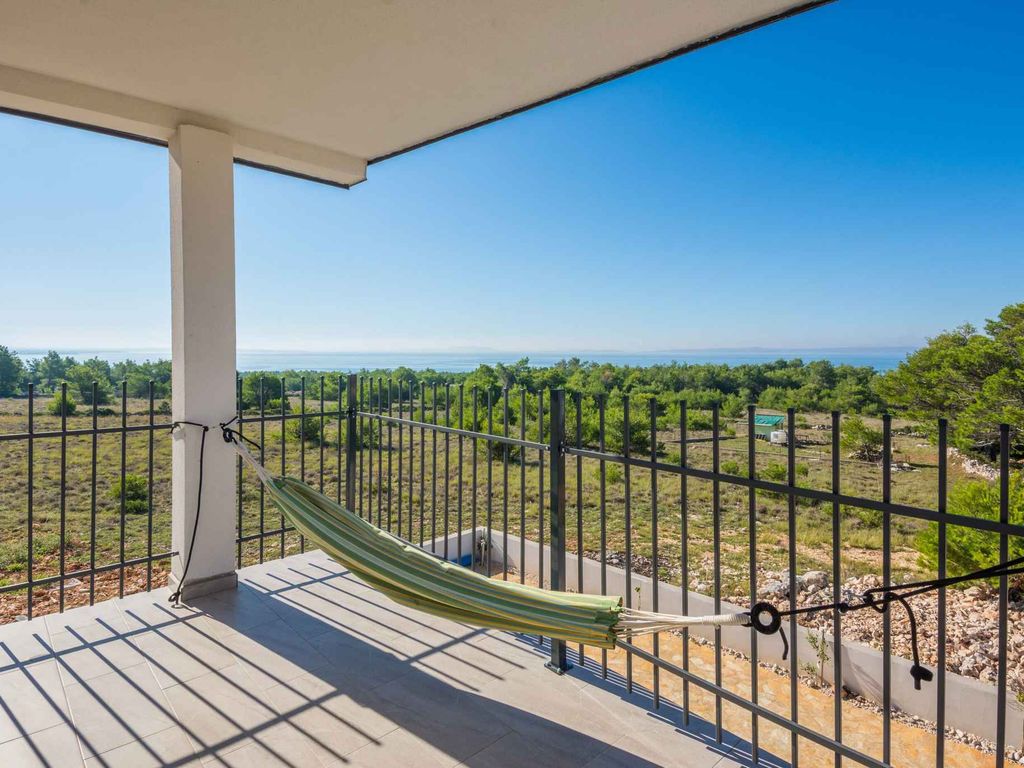 Ferienhaus mit Swimmingpool und Panorama-Meerblick