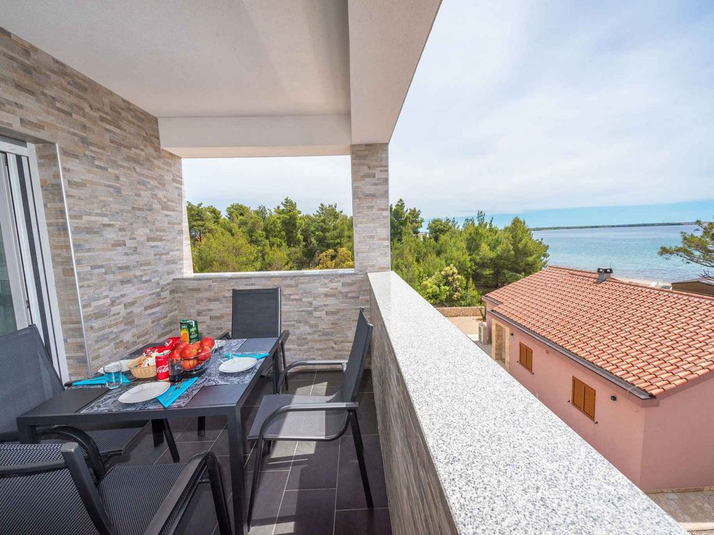 Ferienwohnung mit Klimaanlage und Balkon