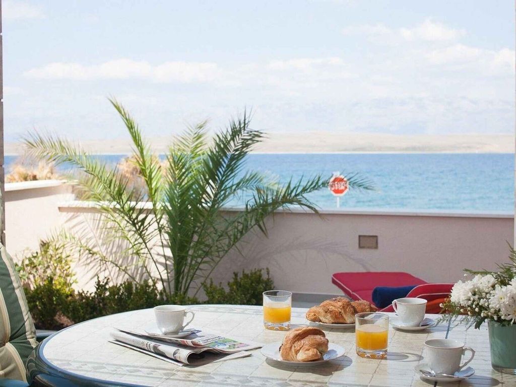 Ferienwohnung mit Terrasse und Meerblick