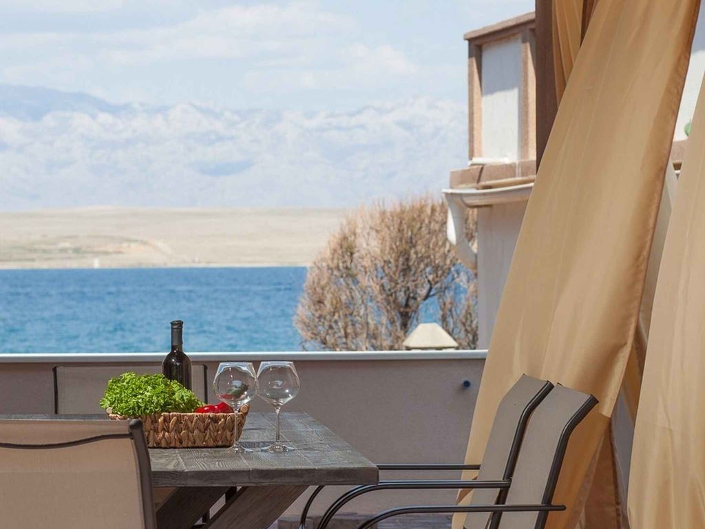 Ferienwohnung mit Terrasse und Meerblick