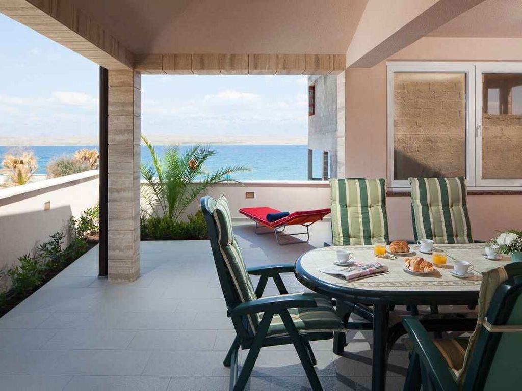 Ferienwohnung mit Terrasse und Meerblick