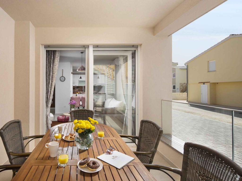 Ferienwohnung mit Terrasse und Parkplatz