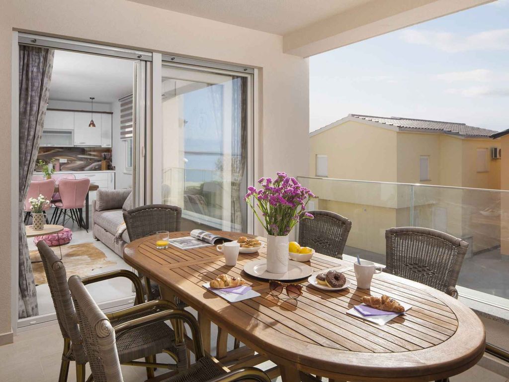 Ferienwohnung mit Terrasse und Meerblick