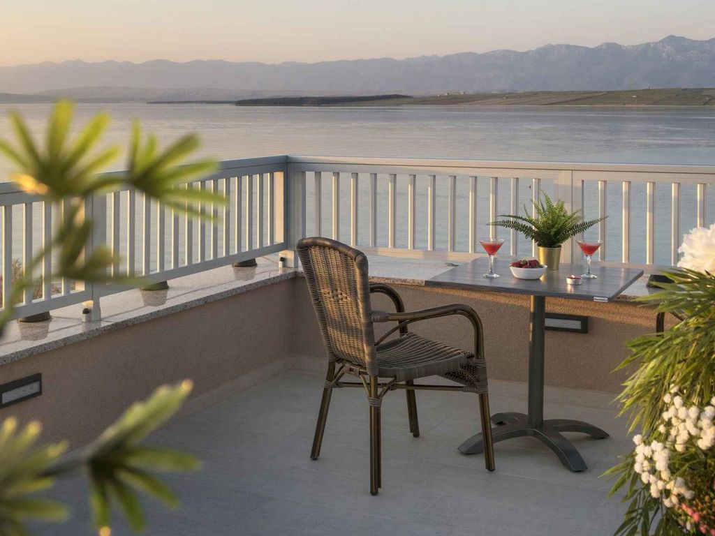 Ferienwohnung mit Terrasse und Meerblick