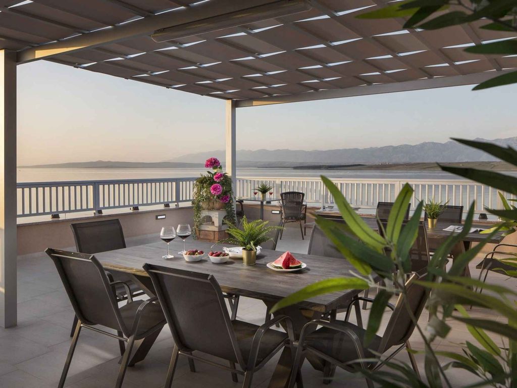 Ferienwohnung mit Terrasse und Meerblick