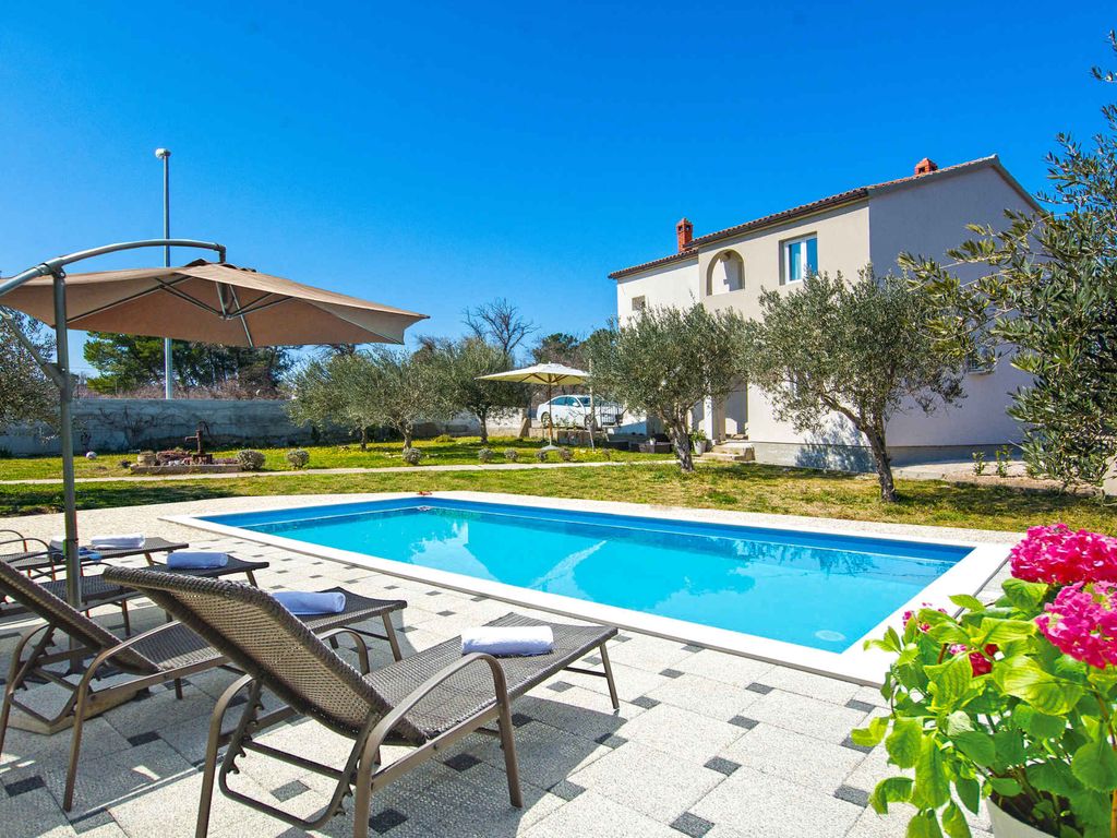 Villa mit Ausserpool