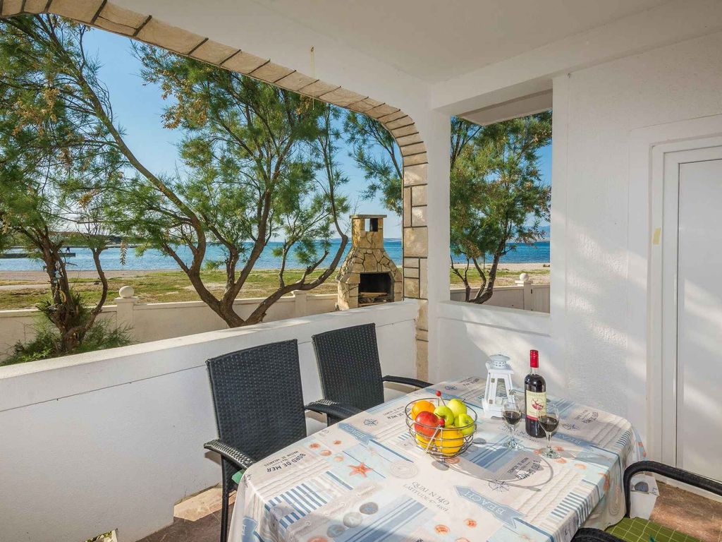 Ferienwohnung mit Terrasse und Meerblick