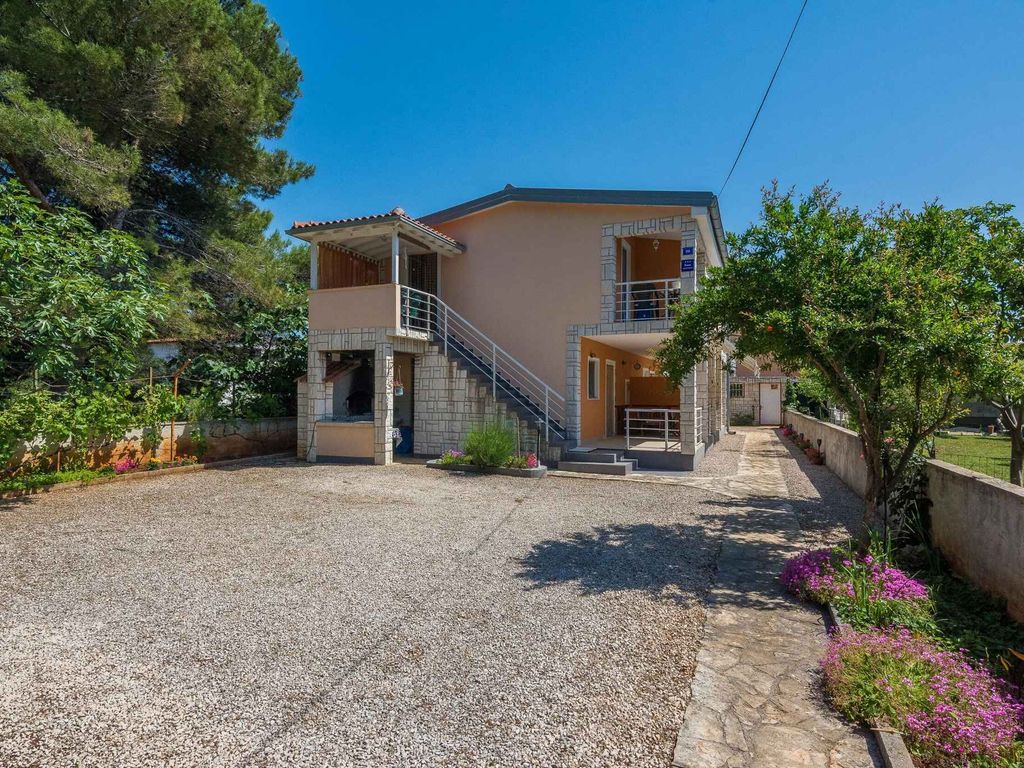 Ferienwohnung mit Balkon und Parkplatz