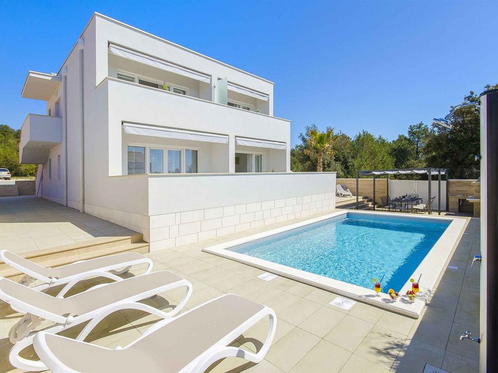 Ferienwohnung mit Klimaanlage und Pool