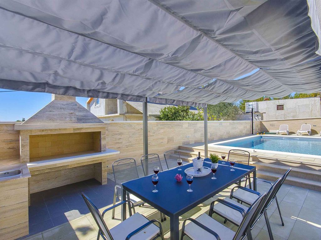 Ferienwohnung mit Klimaanlage und Pool