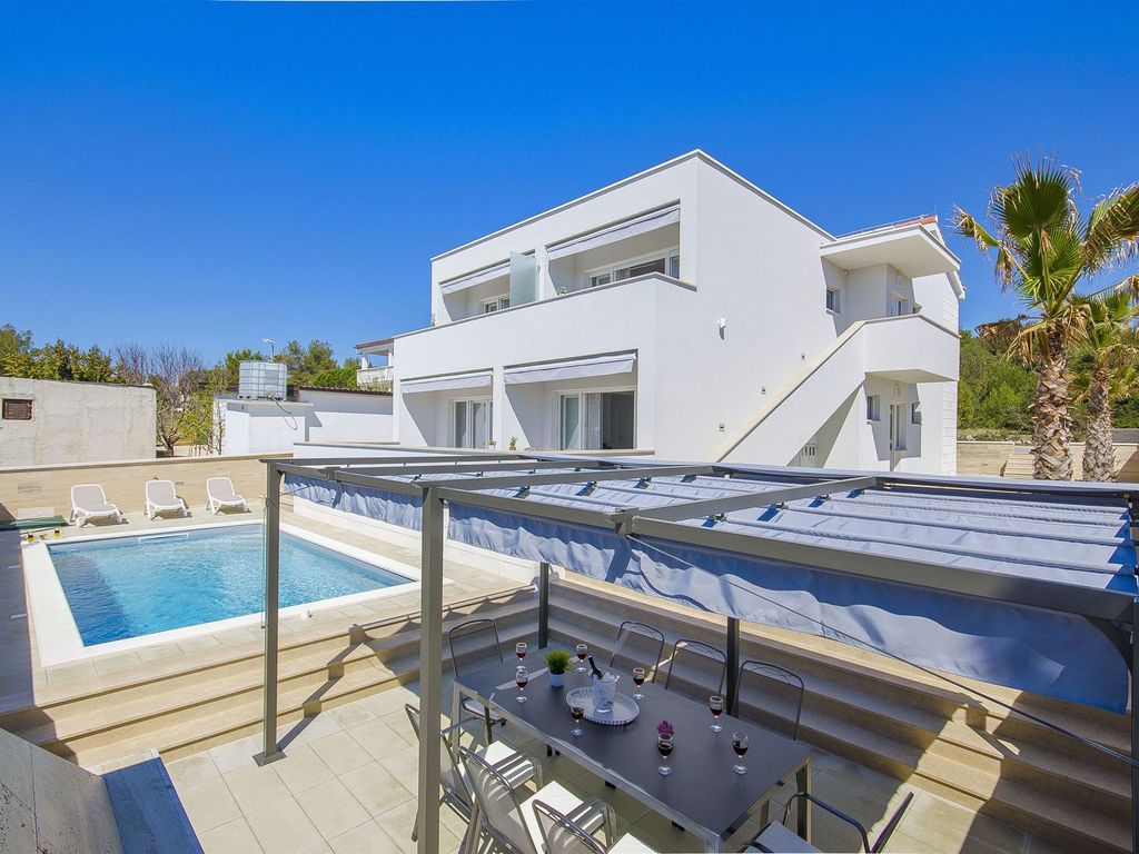 Ferienwohnung mit Klimaanlage und Pool
