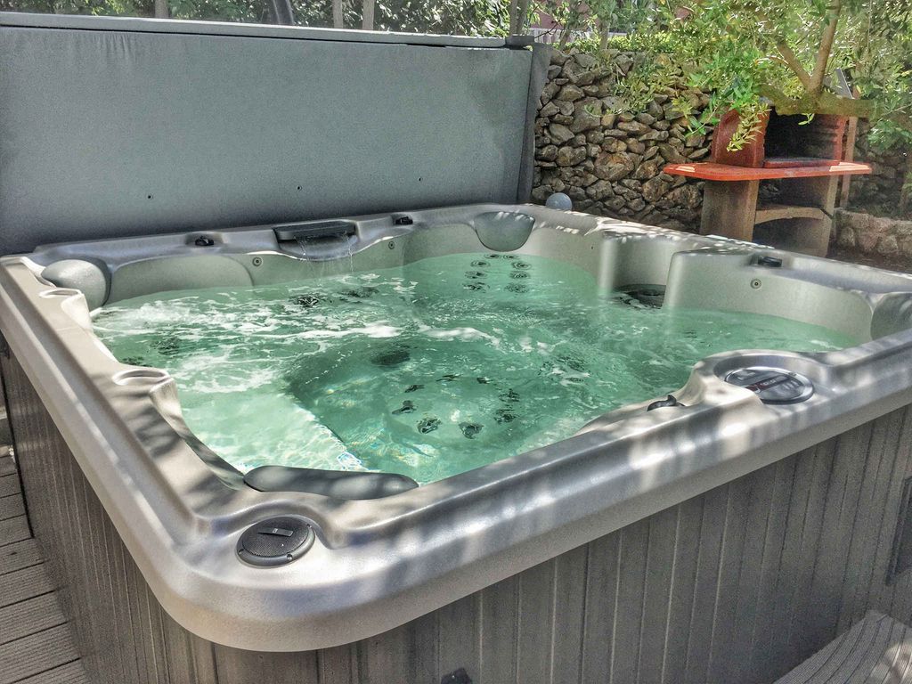 Ferienwohnung mit Whirlpool, Klimaanlage