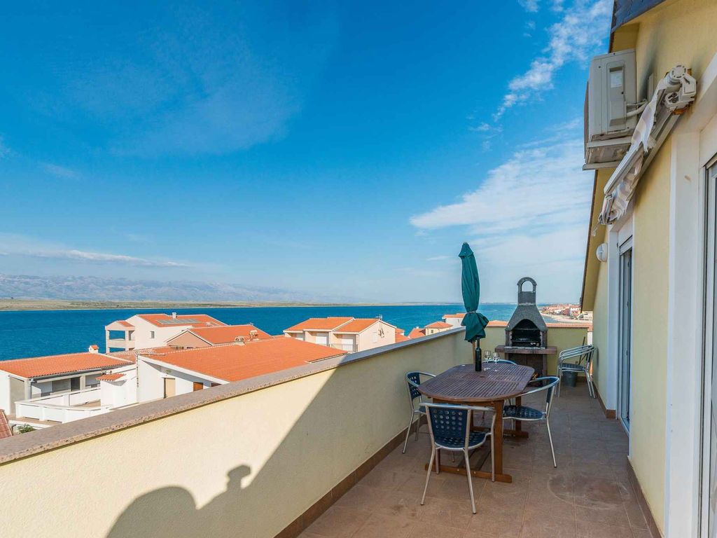 Ferienwohnung mit Balkon und Meerblick