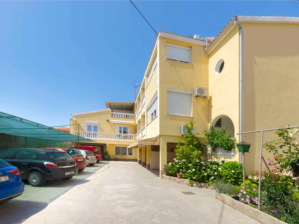 Ferienwohnung mit Klimaanlage und Balkon