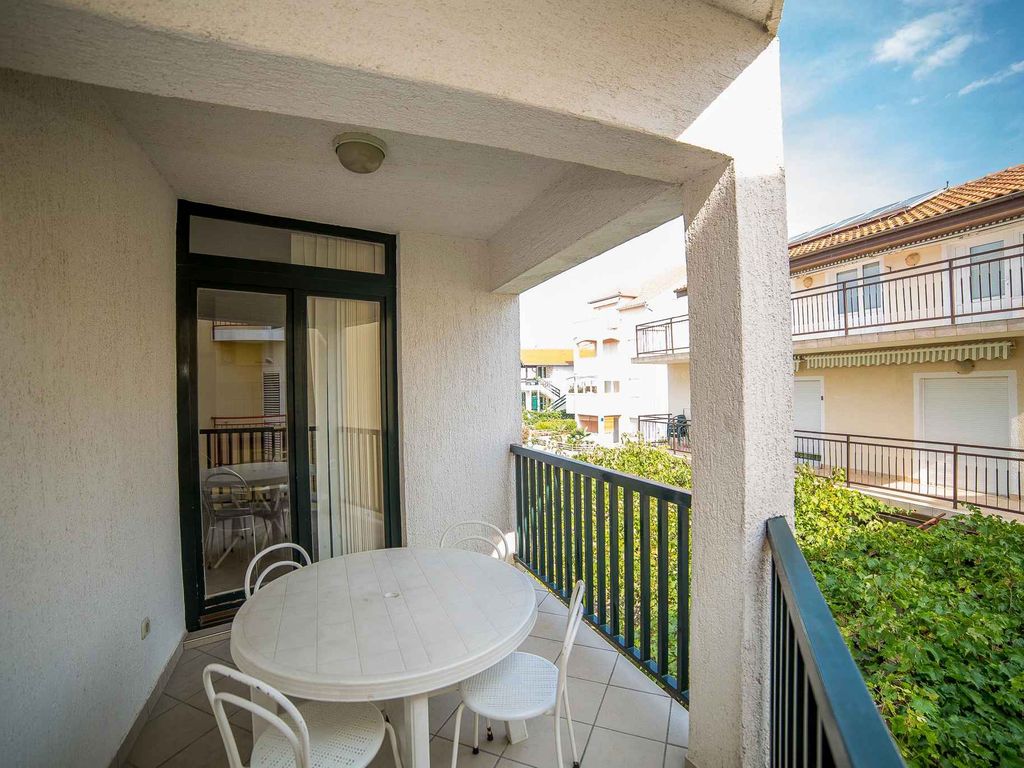 Studio-Apartment in der Nähe von Vodice, nur 50 m vom Strand entfernt