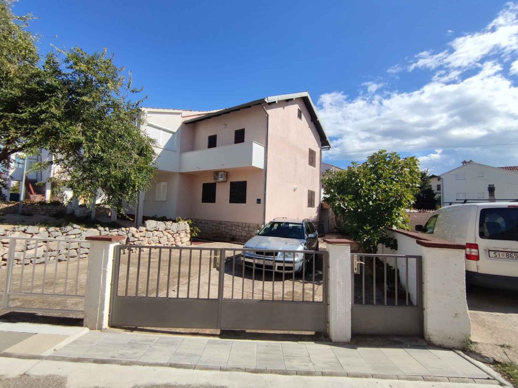 Ferienwohnung WOHNUNG DORIANA (2+1)
