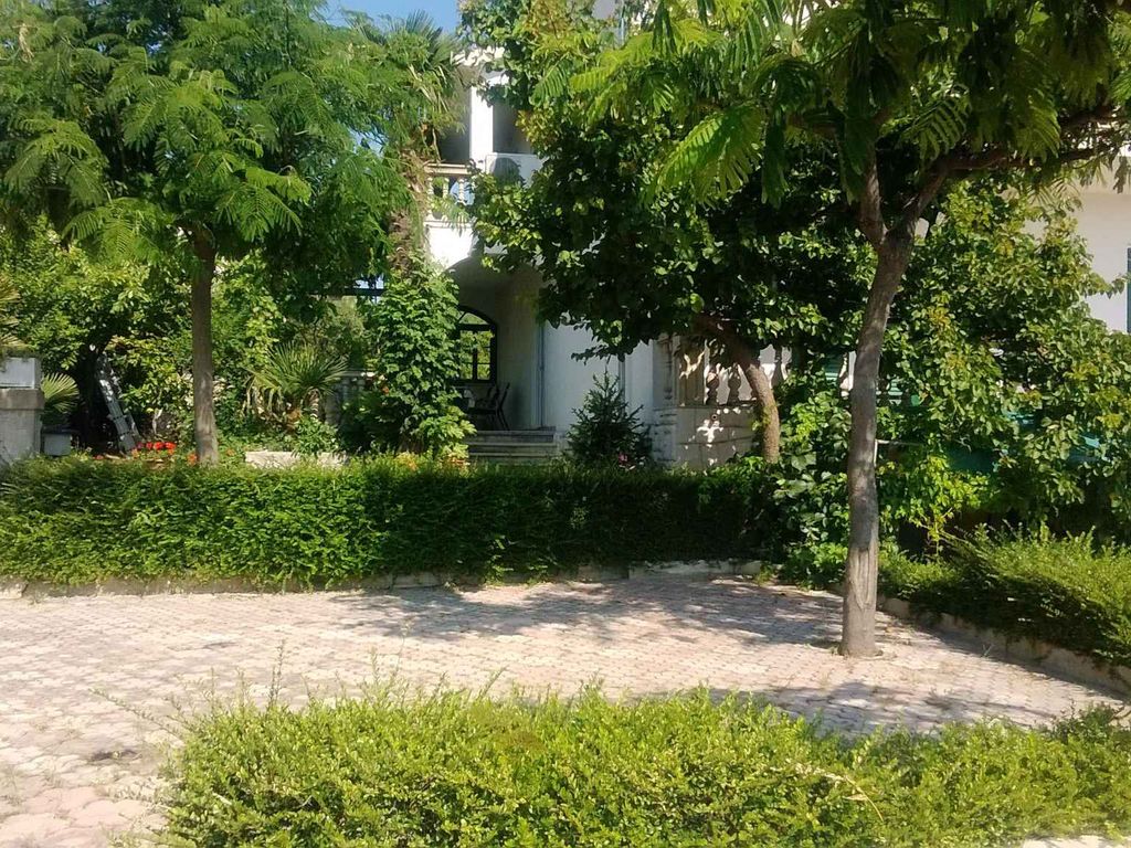 Ferienwohnung mit 3 Bäder und Terrasse