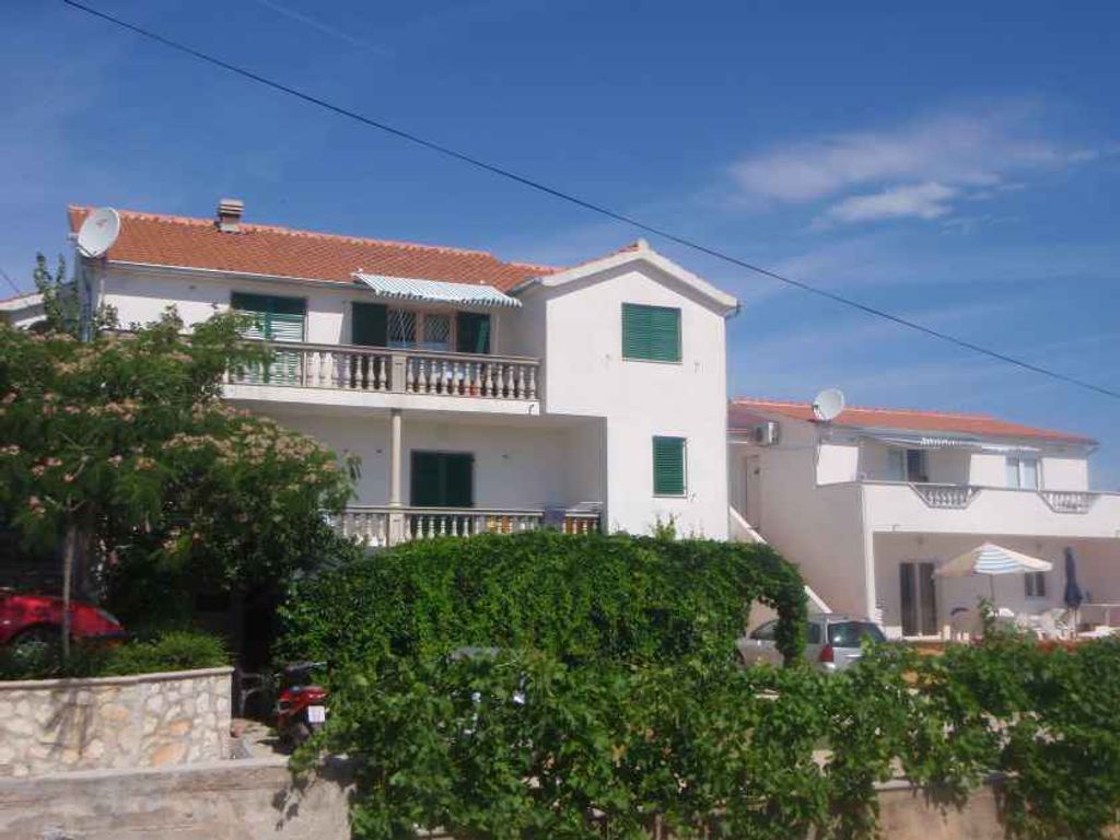Ferienwohnung mit 3 Bäder und Terrasse