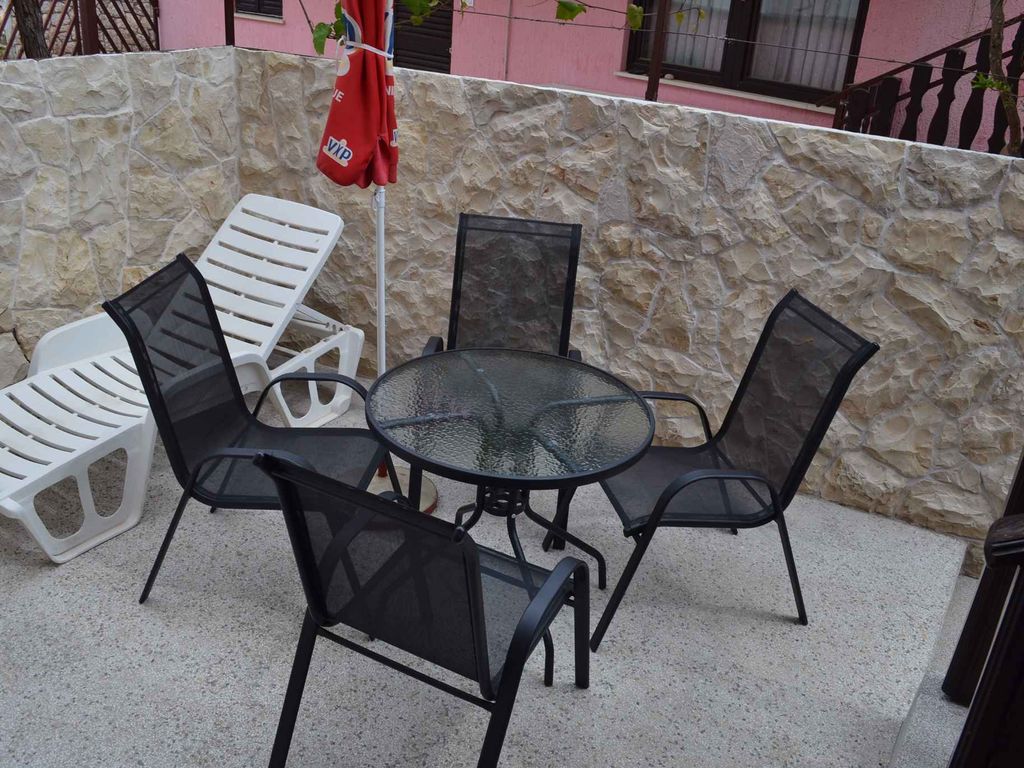 Ferienwohnung mit Terrasse und Klimaanage