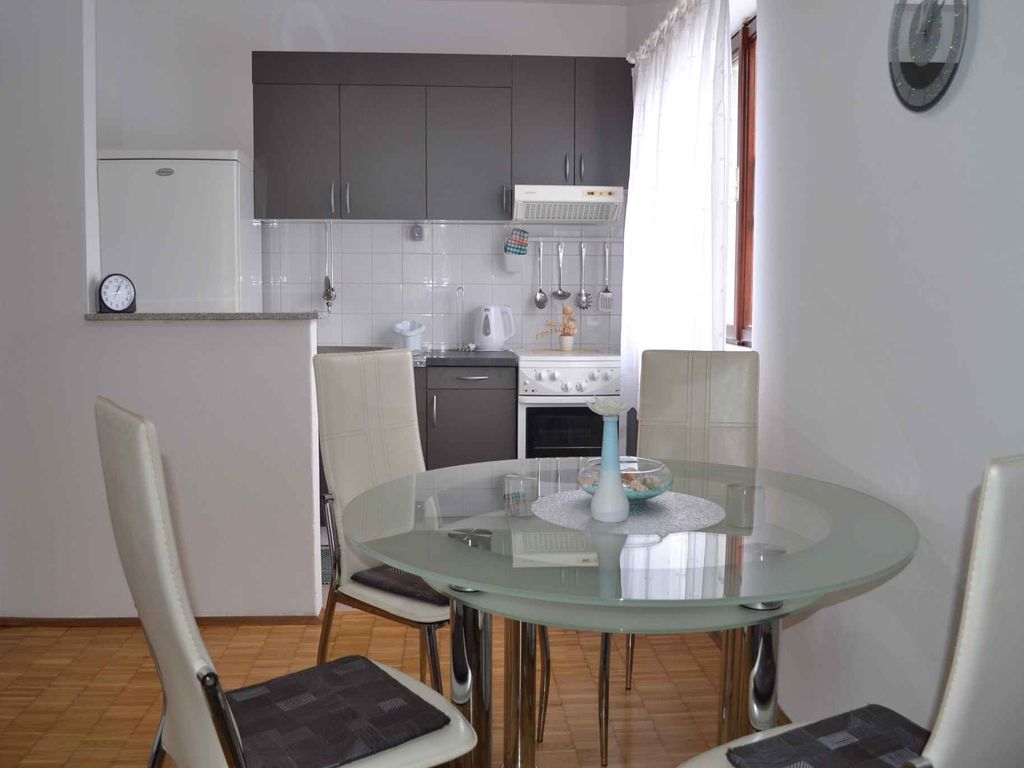 Ferienwohnung mit Terrasse und Klimaanage