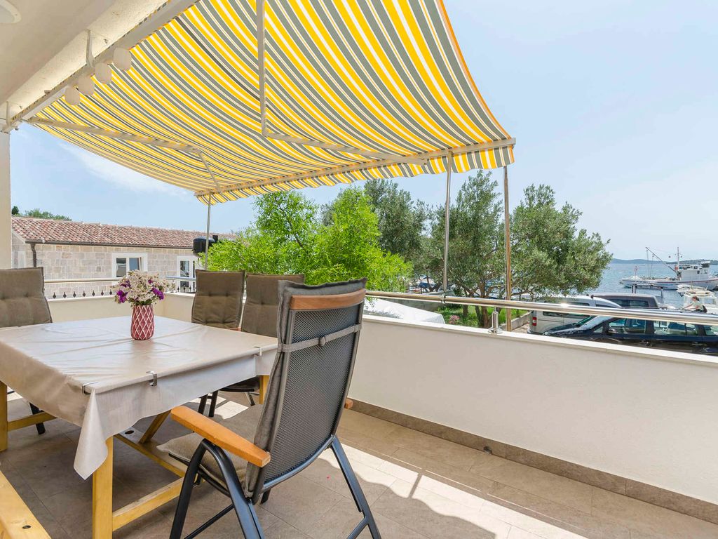 Ferienwohnung am Meer mit Terrasse