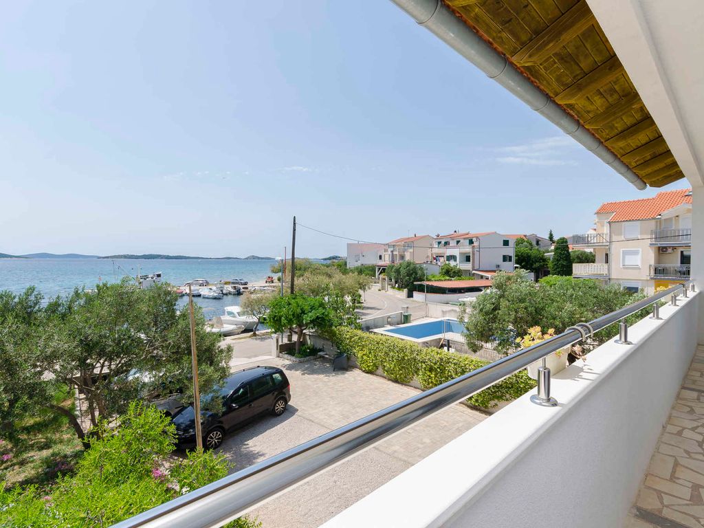 Ferienwohnung am Meer mit Terrasse