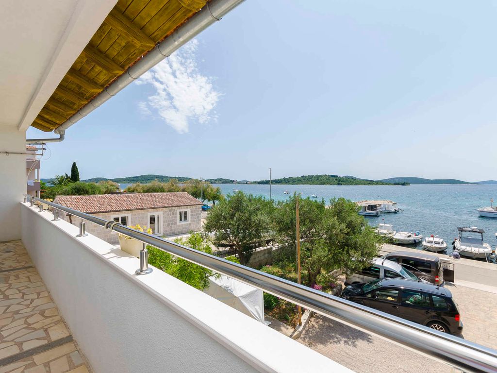Ferienwohnung am Meer mit Terrasse