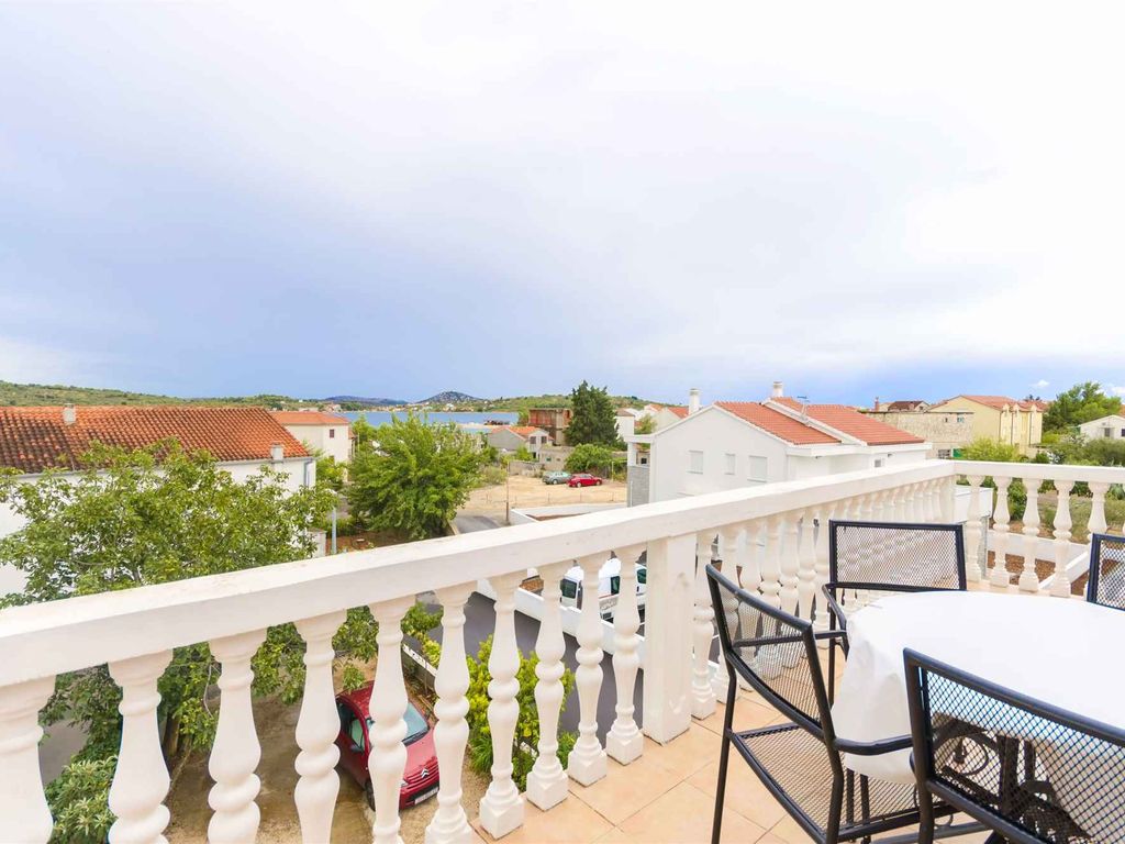 Ferienwohnung mit Klimaanlage und Balkon