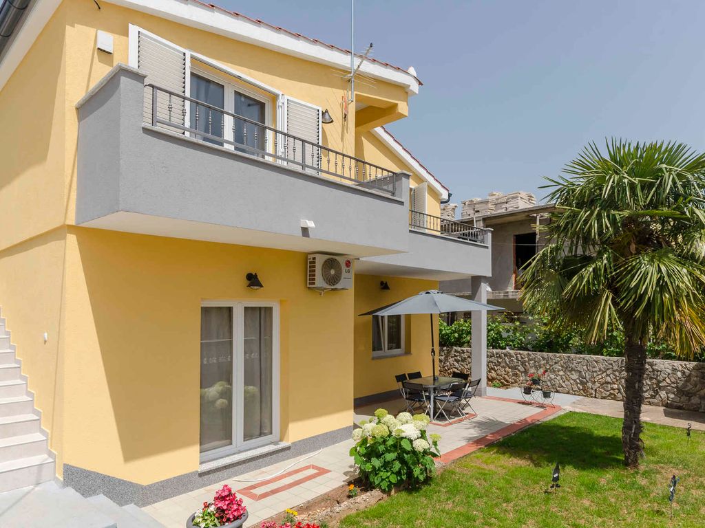 Ferienwohnung mit Balkon und Klimaanlage