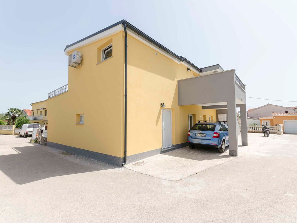 Ferienwohnung mit Balkon und Klimaanlage