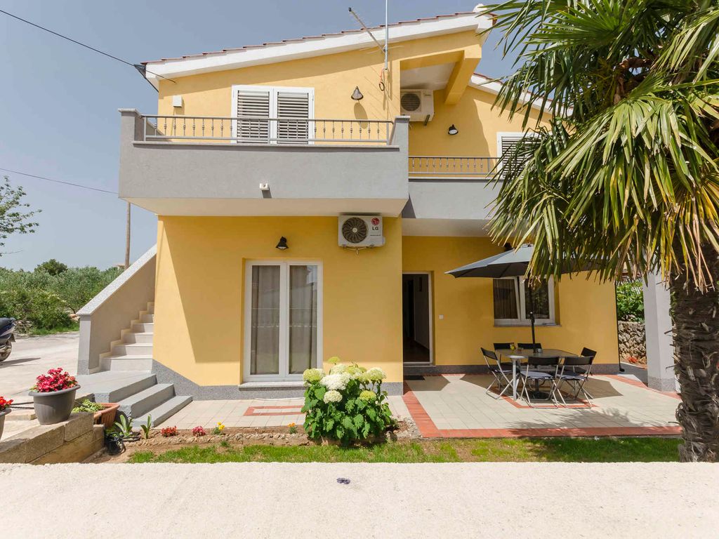 Ferienwohnung mit Balkon und Klimaanlage