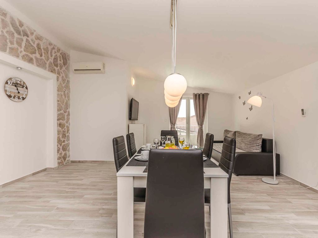 Ferienwohnung mit Balkon und Klimaanlage