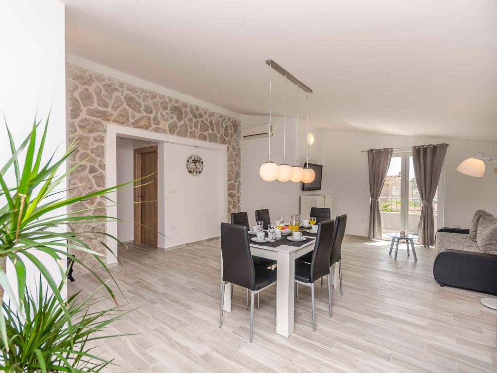 Ferienwohnung mit Balkon und Klimaanlage