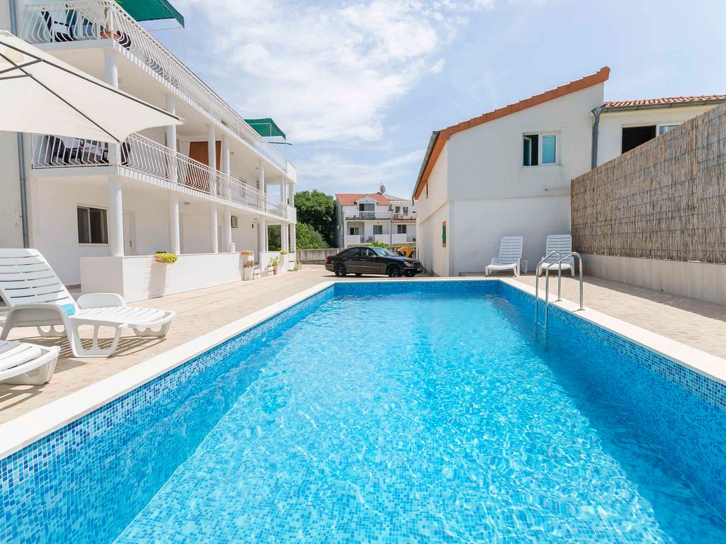 Ferienwohnung mit Pool und Klimaanlage