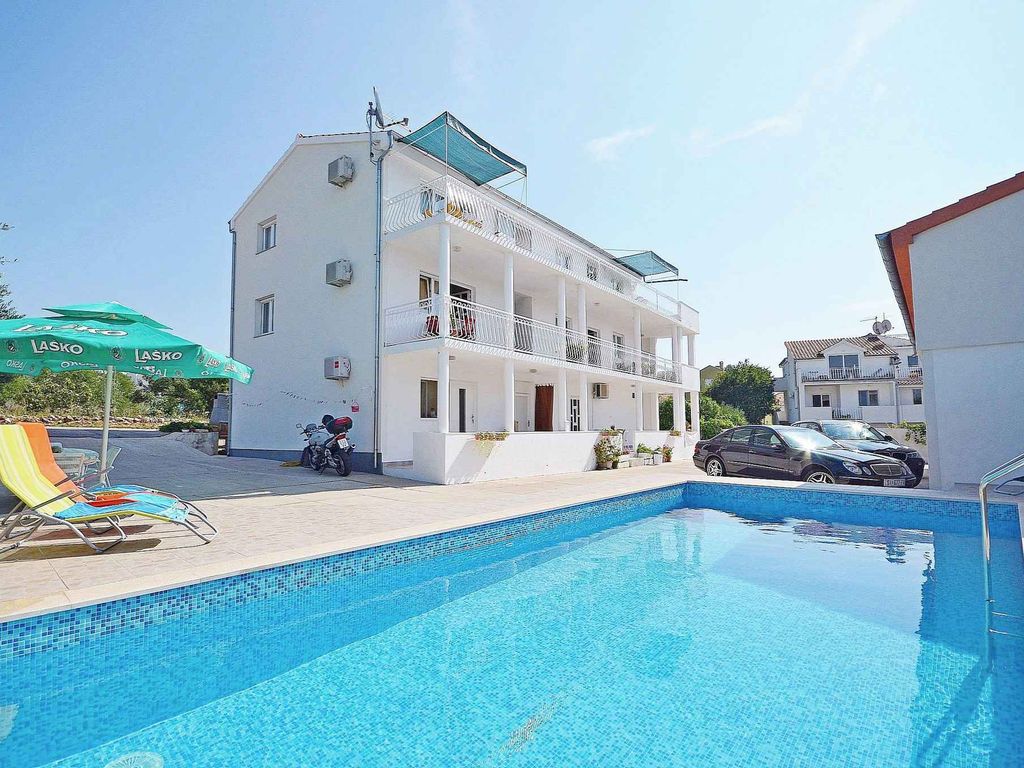 Ferienwohnung mit Pool und Klimaanlage