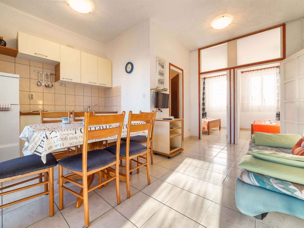 Ferienwohnung Familienfreundlich mit Klimaanlage, Grillmöglichkeit und Internet