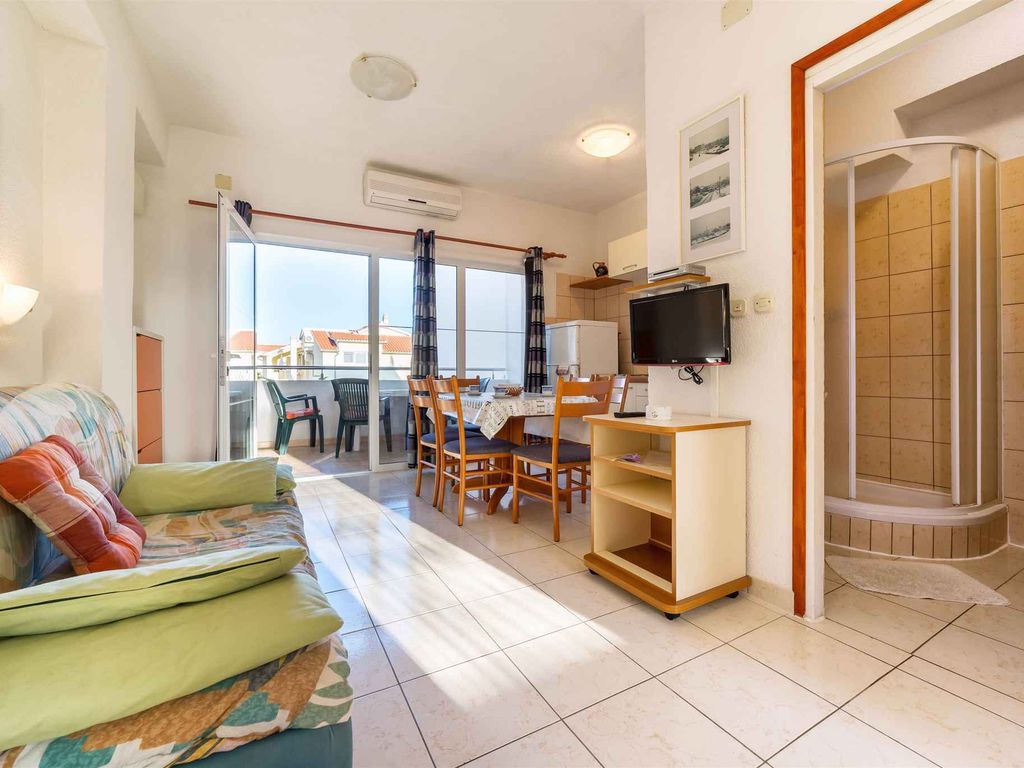 Ferienwohnung Familienfreundlich mit Klimaanlage, Grillmöglichkeit und Internet