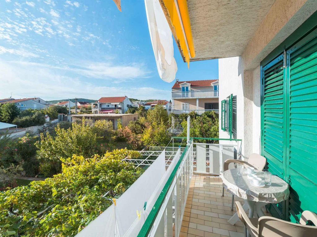 Ferienwohnung Familienfreundlich mit Klimaanlage, Grillmöglichkeit und Internet