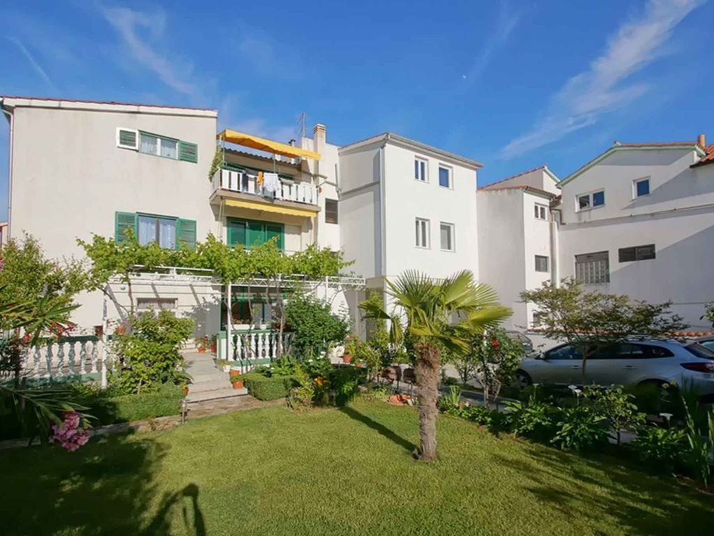 Ferienwohnung Familienfreundlich mit Klimaanlage, Grillmöglichkeit und Internet