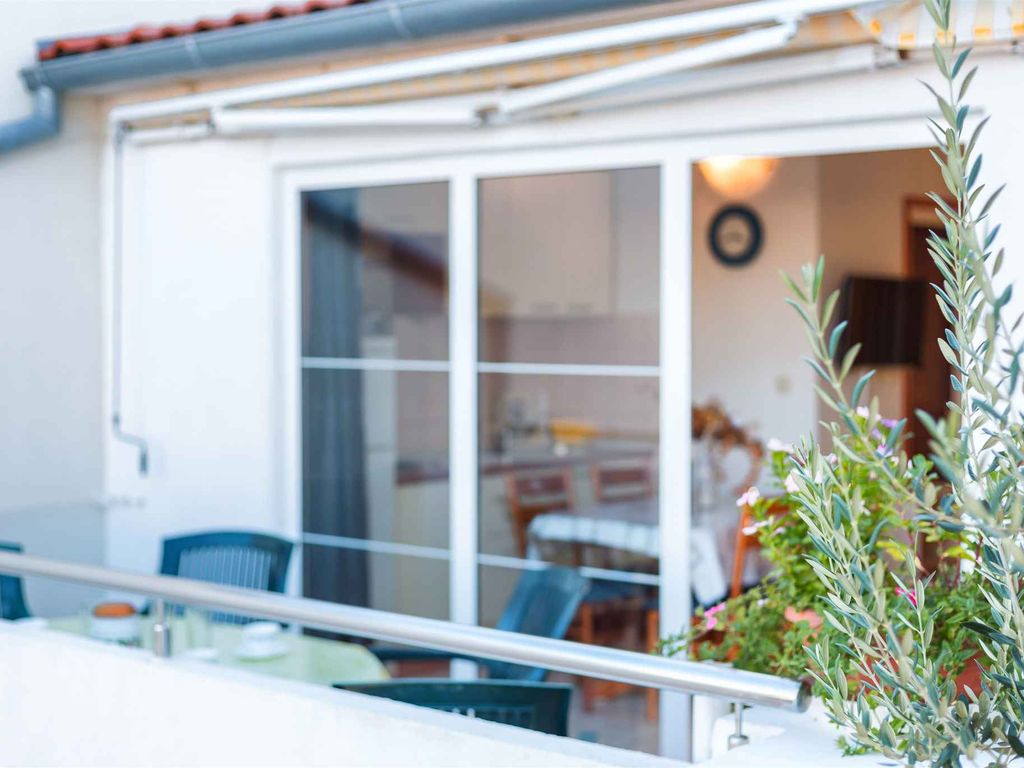 Ferienwohnung Familienfreundlich mit Klimaanlage, Grillmöglichkeit und Internet